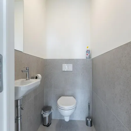 아파트 With 2-bedrooms *