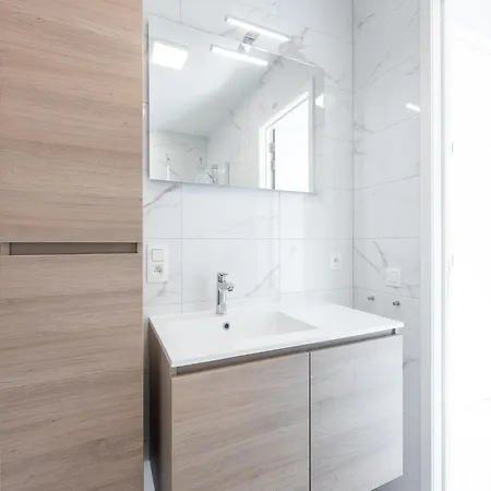 With 2-bedrooms 아파트